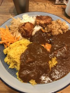 ランチビュッフェで盛りだくさんカレー（もうやんカレー）